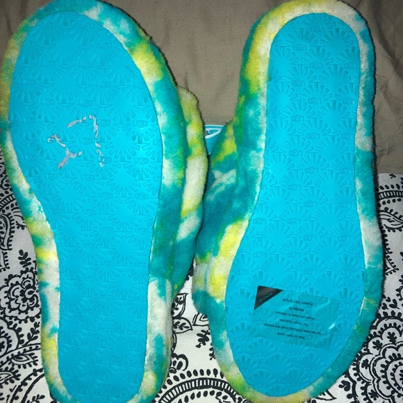 ugg fuzzy tie dye slides - Picture 2 of 3
